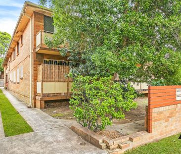 Charming 2-Bedroom Apartment in Serene Canterbury Neighborhood - Photo 5