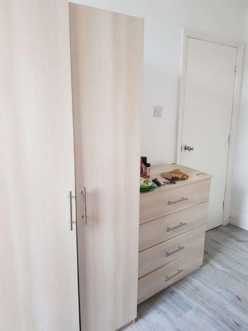 Monton Road, M30 - Photo 2