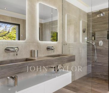 Maison à louer Mougins, Cote d'Azur, France14 000 EUR / Mois - Photo 2
