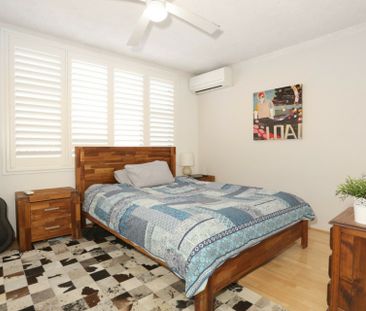 2/12 Second Avenue, Broadbeach QLD, Belconnen - Photo 3