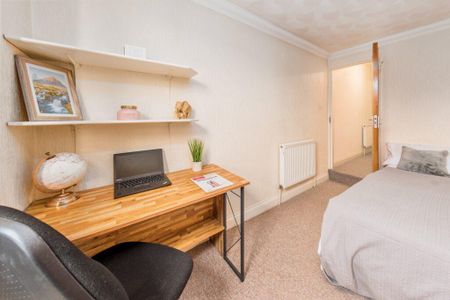 4 bedroom terraced house to rent - Photo 5