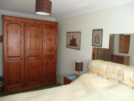 2 bedroom maisonette to rent - Photo 2