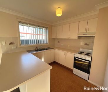 Modern, Central & Light with Fridge & Washing Machine - Photo 1