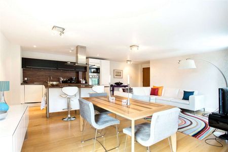 Lanherne House, 9 The Downs, Wimbledon, London, SW20 8JG - Photo 2