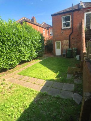 1 bedroom in a house share to rent - Photo 1