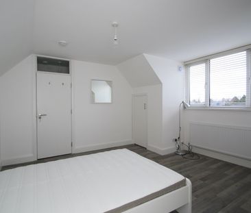 2 Bed Maisonette, Village Way East, HA2 - Photo 4