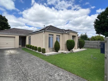 Spacious 3-Bedroom Home for Rent in Cranbourne West - Photo 2