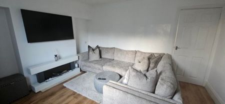 3 bedroom semi-detached to let - Photo 5