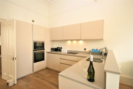 Woodside Terrace, Spectacular 2 Bed Furnished Apartment, Woodlands – Available 19/11/2024 - Photo 4