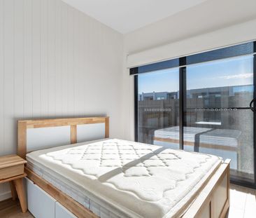 Furnished Studio Room, with Courtyard - Available now - Photo 4