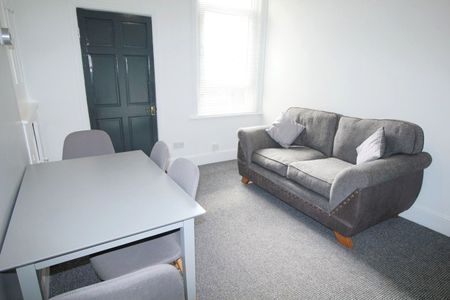 16 Carholme Road, Newland, Lincoln, Lincolnshire, LN1 1RR - Photo 2