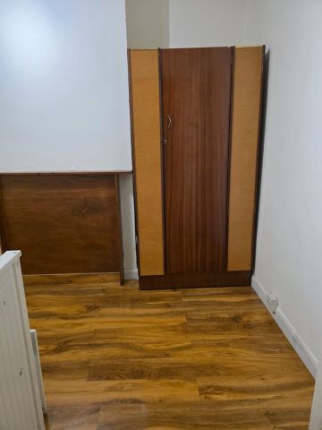 Room in a Shared House, Awdrys Road, IG11 - Photo 3