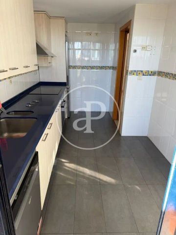 Piso de alquiler en C/ de Santa Genoveva Torres, Sant Llorenç - Zona Alfahuir - Photo 5