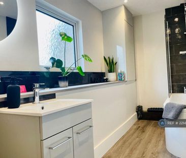 1 bedroom in a flat share to rent - Photo 1