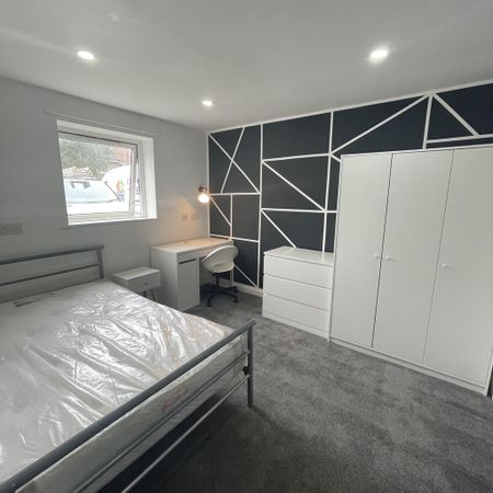 1 bedroom in a house share to rent - Photo 5