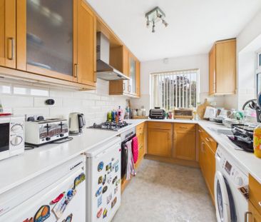 Chalfont Avenue, Amersham, Buckinghamshire,HP6 - Photo 3