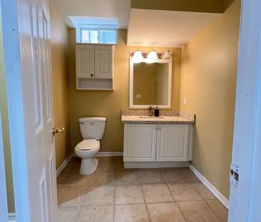 For Lease - 401 Forest Fountain Drive, Vaughan, Ontario - Photo 5