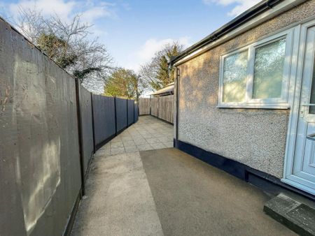 2 bedroom end of terrace house to rent - Photo 2