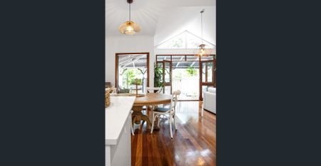 **Charming 4-Bedroom Colonial Home with Separate Modern Studio in Bardon** - Photo 4