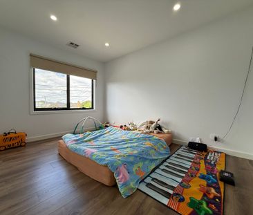 Near New Light & Bright Boutique Home - Photo 3