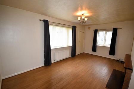 3 bedroom semi-detached bungalow to rent - Photo 2