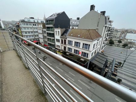 Instapklaar appartement met twee slaapkamers en terras gelegen op het Stationsplein. - Photo 5