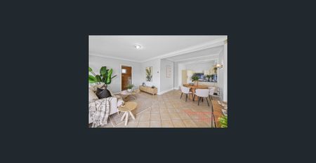 Amazing home with plenty of extras! - Photo 4