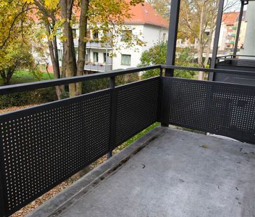 Tolle 2-Raum Whg mit Balkon, Bad mit Fenster, Wanne, Spots - Außenr... - Photo 1