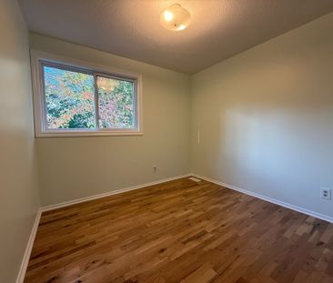 For Lease - 7913 Jeanne D'arc Boulevard, Orleans - Convent Glen and... - Photo 4