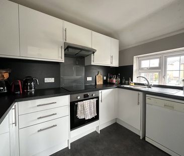Frimley Road, Camberley, GU15 - Photo 4