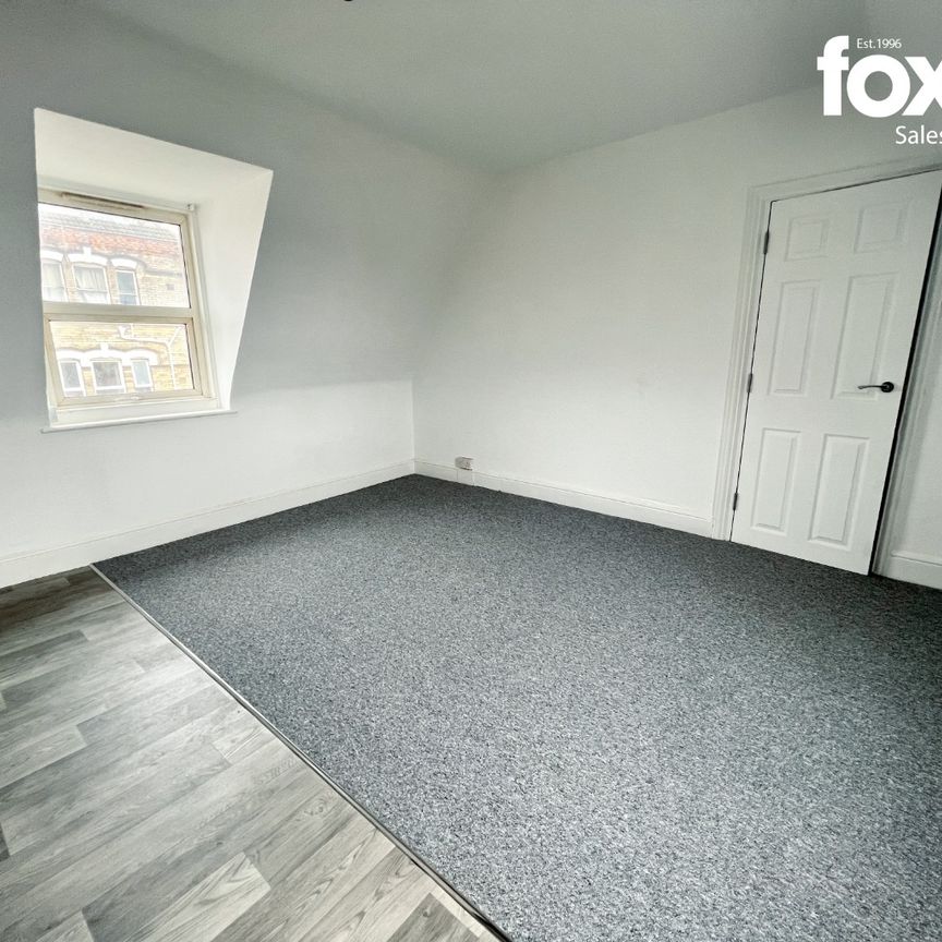 2 bed flat to rent in The Crescent, Bournemouth, Dorset, BH1 4EX - Photo 1