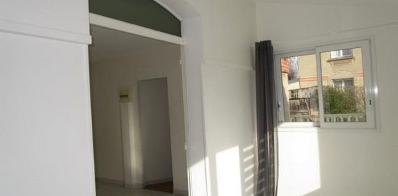 CAEN - F2 EN DUPLEX AVEC STATIONNEMENT - Photo 2