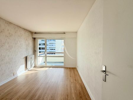 Location Appartement 3 pièces 74m² - Photo 3