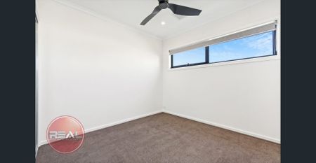 Enjoy the Lifestyle Living in St Clair! - Photo 3