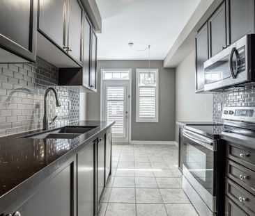 For Lease - 4 Courtland Crescent, East Gwillimbury, Ontario - Photo 4