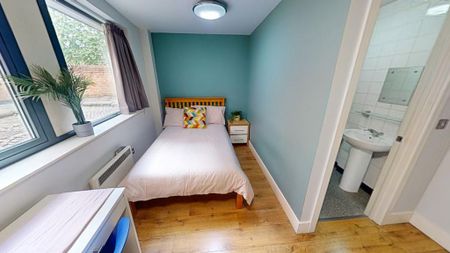 4 bedroom flat to rent - Photo 3