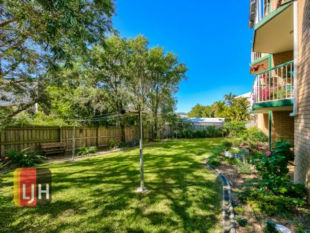 Modern 2 Bedroom Unit In The Heart Of Everton Park � Walk To Cafes And Transport - Photo 2