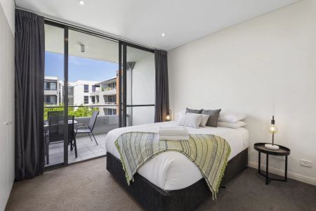 Spacious & Stylish Apartment in Sought-After Kingston Place - Photo 5