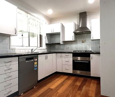 **Charming Family Home in Prime Minto Location** - Photo 3