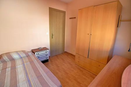 Carrer de Polo y Peyrolón, Valencia, Valencian Community 46021 - Photo 5