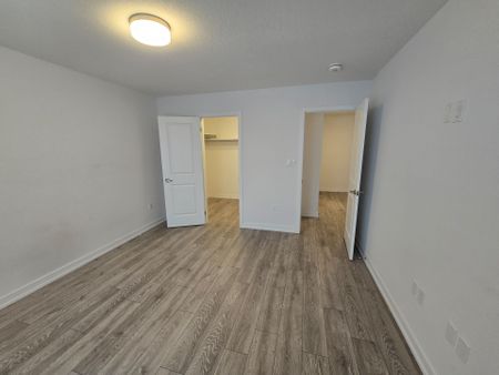 For Lease - 203 West Oak Trail, Kitchener, Ontario - Photo 5