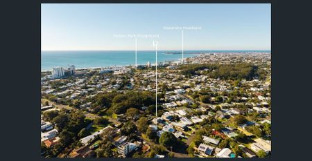 GREAT LOCATION - FOUR BEDROOM FULLY RENOVATED FAMILY HOME WITH GRANNY FLAT - Photo 4