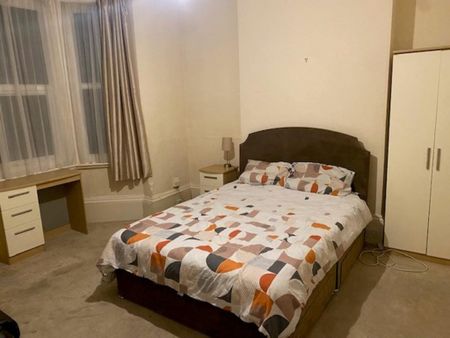 1 bedroom in a house share to rent - Photo 3