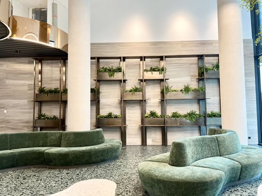 DANUBEFLATS: Erstbezug mit Top-Aublick, großem Balkon, Gym, Sauna, Pool, Lounges, Supermarkt im Haus - Photo 1