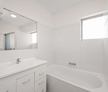 Spacious Townhouse in Sought-After Balgowlah Locale - Photo 6