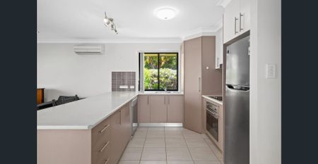 Spacious 4-Bedroom Family Home in a Private, Convenient Location - Photo 4