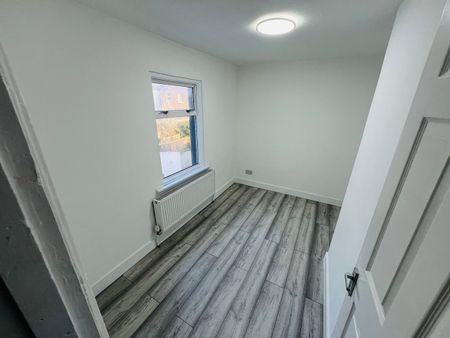 3 Bed Terraced House, Holmesdale Road, SE25 - Photo 4