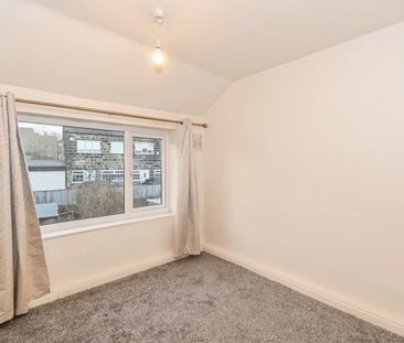 3 Bed Terraced House, Springfield Rise, LS18 - Photo 2