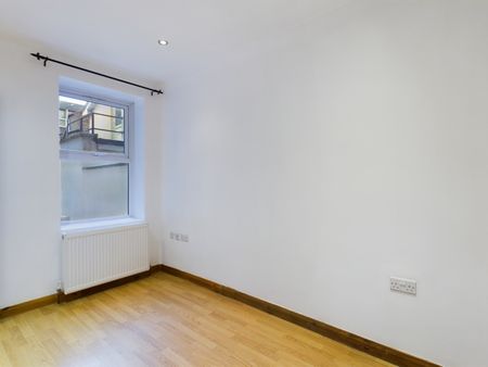 2 Bed Maisonette, Garratt Terrace, SW17 - Photo 2