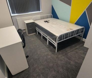 8 bedroom terraced house to rent - Photo 4